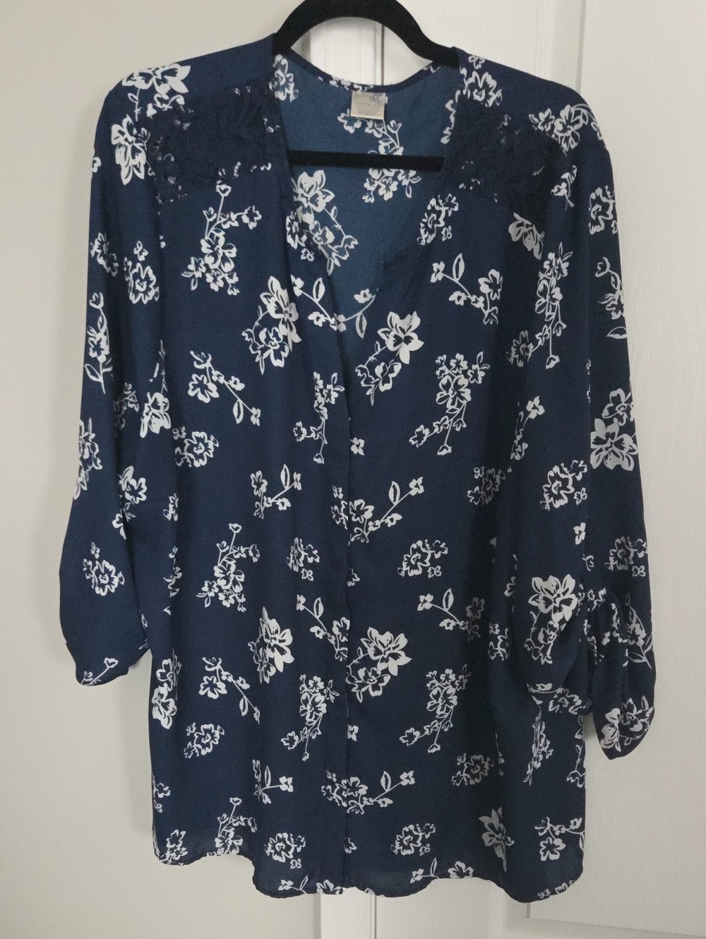 Terra & Sky Navy Floral V-Neck Tunic with White Print